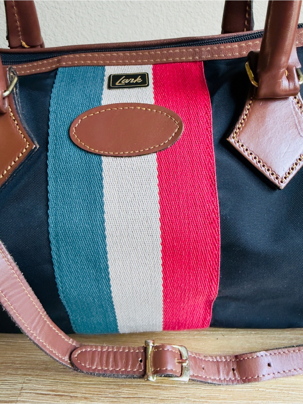 Vintage Lark Travel Purse Carry On Bag Leather Double Handles Shoulder Strap - Picture 3 of 16